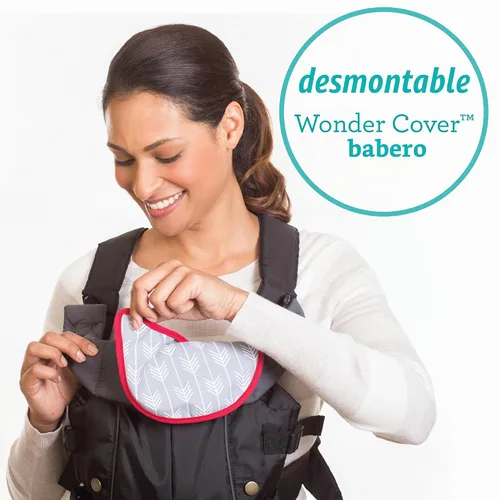Vista 3 de Infantino Swift Classic Carrier con bolsillo, 2 formas de llevar negro con babero Wonder y bolsillo frontal de almacenamiento Essentials, correa