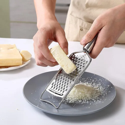 Vista 7 de Tongjude Juego de 5 ralladores de queso de acero inoxidable, juego de 5 ralladores de cocina, pelador y cortador, rallador de limón con cepillo