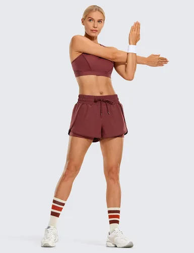 Vista 3 de CRZ YOGA Pantalones cortos de entrenamiento de cintura media para mujer con forro de 3 pulgadas - 2 en 1, pantalones cortos deportivos de tenis