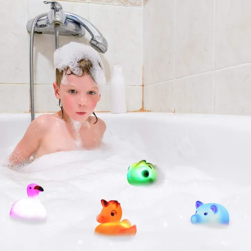 Vista 7 de Juguete de baño sin agujeros, paquete de 12 animales iluminados, juguetes de bañera de color intermitente para niños pequeños, piscina, fiesta