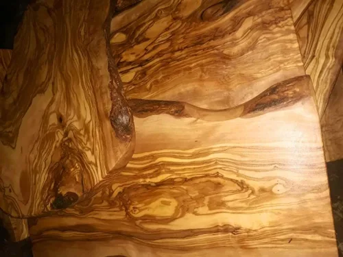 Vista 7 de Tabla de charcutería de madera de olivo rústica hecha a mano de 16" con borde de corteza por Orchard Hardwoods - Bandeja para cortar, picar, servir.