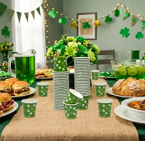 Vista 7 de Gift Boutique Paquete de 100 vasos de papel de trébol del día de San Patricio de 2 onzas, mini tazas de trébol verde para fiestas, postres