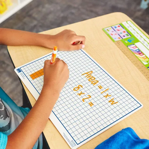 Vista 2 de EAI Education Pizarras de borrado en seco con rejilla de centímetros: 9" x 12" de doble cara - Juego de 10