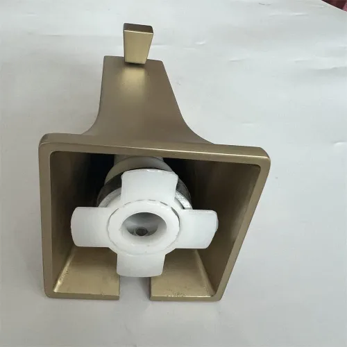Vista 3 de Boquilla cuadrada de ducha extra larga con desviador de dominadas para tubo de cobre de 1/2 pulgada, oro cepillado