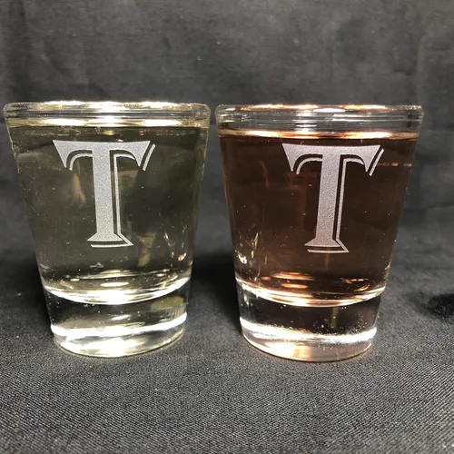 Vista 18 de Juego de 2 vasos de chupito con letras de monograma de 1.5 oz (B)