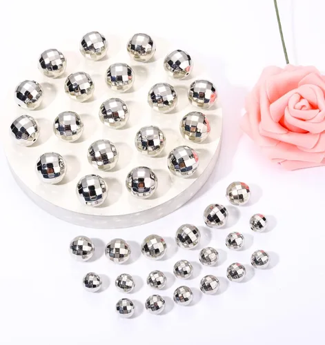 Vista 5 de 50 cuentas de bola de discoteca para hacer joyas, cuentas reflectantes de bola de espejo facetadas, dijes plateados de mini bola de discoteca
