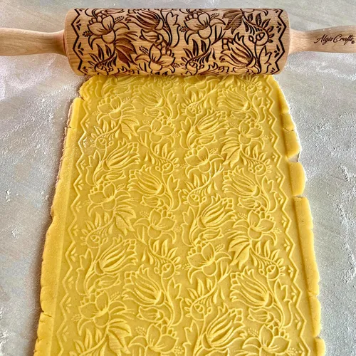 Vista 3 de Rodillo de gofrado BLOOMY con patrón floral – Rodillo para masa y arcilla para galletas y cerámica en relieve - Sello para galletas y cerámica
