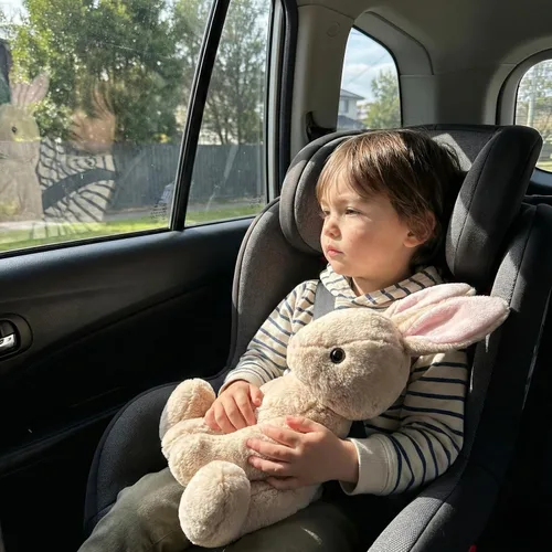 Vista 5 de WEIGEDU Animal de Peluche Relleno Conejito de 17.3 Pulgadas para Niños, Niñas y Bebés - Regalo Perfecto para Cumpleaños, Pascua y Navidad