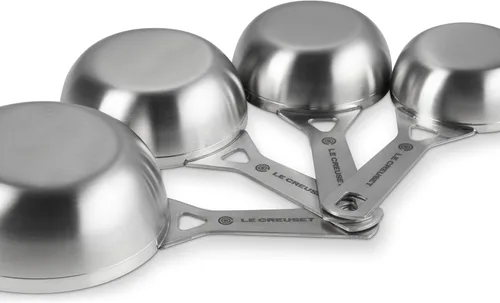 Vista 4 de Le Creuset Tazas medidoras de acero inoxidable, juego de 4 El juego incluye: 1/4, 1/3, 1/2 y 1 tazas