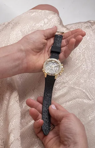 Vista 8 de GUESS 36mm Stainless Steel Watch with Baguette Crystals