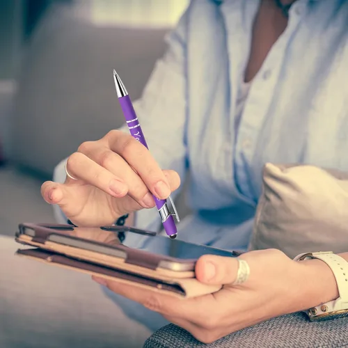 Vista 6 de Bolígrafos personalizados a granel grabados personalizados con punta de lápiz capacitivo, bolígrafos personalizados de tinta negra, regalos