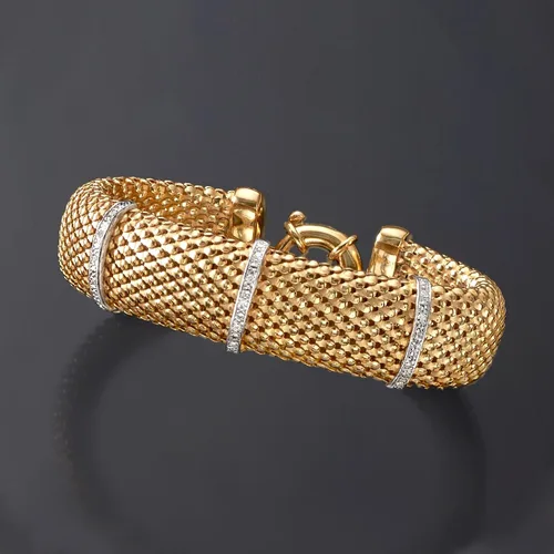 Vista 3 de Ross-Simons Pulsera italiana de malla con barra de diamantes de .15 quilates en plata de ley de 2 tonos