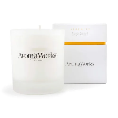 Vista 13 de AromaWorks London Nurture Vela de cera de soja – May Chang, aroma de manzanilla romana y sándalo – Calma, desestresante y sueño – Natural, vegano