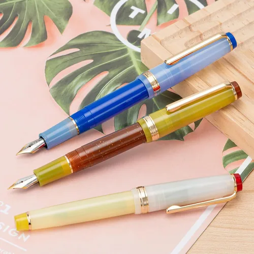 Vista 6 de 3 Jinhao 82 Pluma estilográfica acrílica transparente de color clásico mixto con punta media y borde dorado, con juego de conversor Mezcla clásica