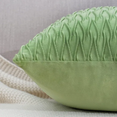 Vista 3 de MADIZZ Juego de 2 fundas de almohada decorativas de terciopelo súper suave de 16 x 16 pulgadas, diseño cuadrado verde manzana con textura
