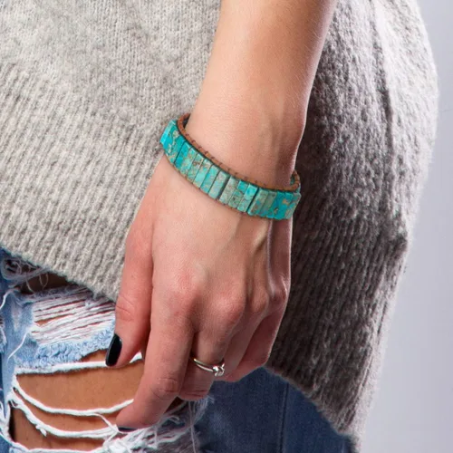 Vista 2 de SPUNKYsoul Pulsera de cuero con cuentas bohemias hechas a mano para mujer