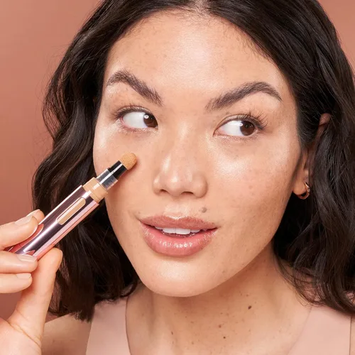 Vista 6 de Mally Beauty - The Plush Pen Brightening Corrector Stick - Bronceado - Fórmula hidratante con infusión de cúrcuma, vitamina E y ácido hialurónico