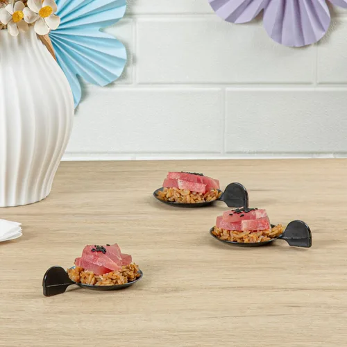 Vista 3 de Restaurantware Platos de postre de 3.7 x 2.5 pulgadas, 100 platos de cóctel pequeños, platos desechables de plástico negro únicos en forma de pez