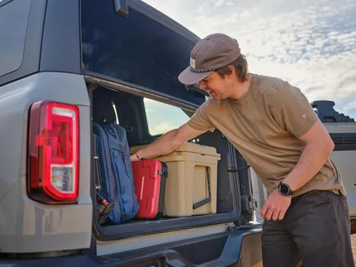 Vista 6 de Camp Chef Mountain Series Kodiak - Estufa de campamento de dos quemadores de alta potencia - La tapa funciona como cortavientos - Estufa de cocina