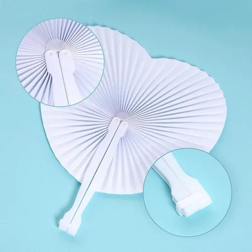 Vista 3 de Yolyoo 24 abanicos de boda blancos plegables de papel con forma de corazón con mango de plástico para fiestas de cumpleaños, suministros de verano