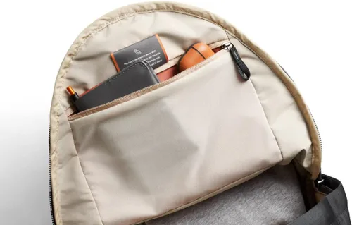 Vista 4 de Bellroy Classic Backpack Plus - (Laptop, mochila para laptop, 24L), Gris Oscuro