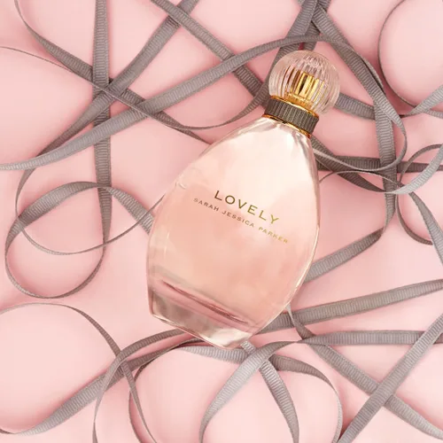 Vista 5 de Lovely Sarah Jessica Parker Eau De Parfum Espray, 3.4 onzas líquidas