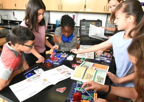 Vista 4 de Snap Circuits - Programa de formación electrónica para estudiantes SC-100
