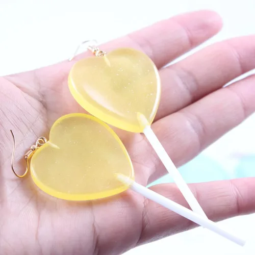 Vista 5 de Dulces bonitos aretes transparentes de piruleta con forma de corazón y caramelo con forma de corazón de dibujos animados aretes colgantes de resina