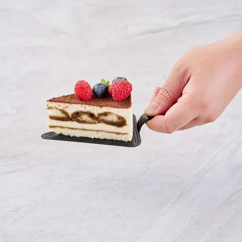 Vista 5 de Restaurantware Tablas para pasteles de 4.5 x 3 pulgadas, 100 bandejas triangulares de postre, ligeras con asa, tableros de repostería de plástico