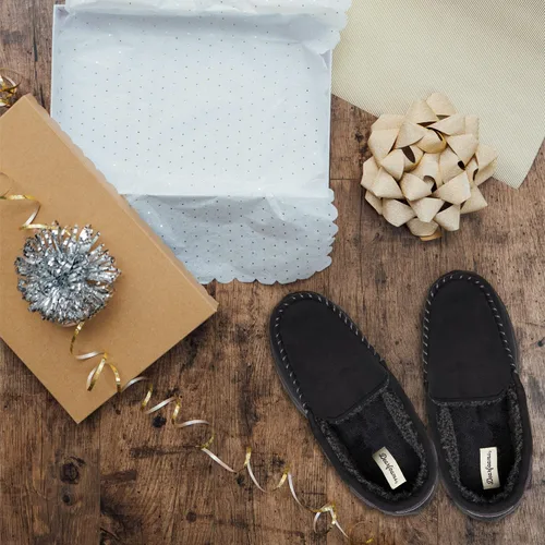 Vista 5 de Dearfoams Mocasines Keaton de espuma viscoelástica para hombre con anchos anchos