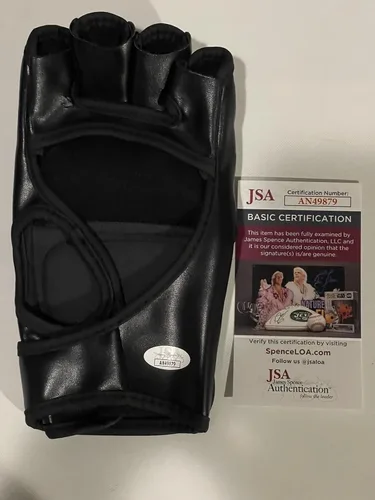 Vista 2 de Michel Pereira Signed Autographed UFC Glove IP JSA COA a - Autographed MLB Gloves