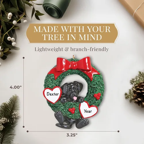 Vista 4 de Adorno de perro Labrador negro personalizado 2026 Personalizado las 24 horas, adornos de Navidad para mascotas grabados con láser para árbol