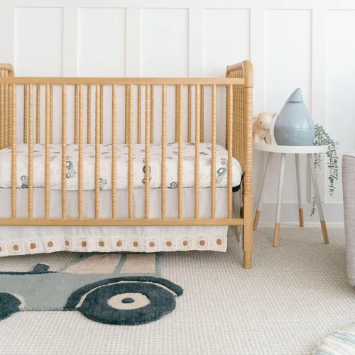 Vista 2 de Crane Baby Falda de cuna de ganchillo, falda de cama color crema para cunas, acento festoneado bohemio neutro para bebés niños y niñas, falda
