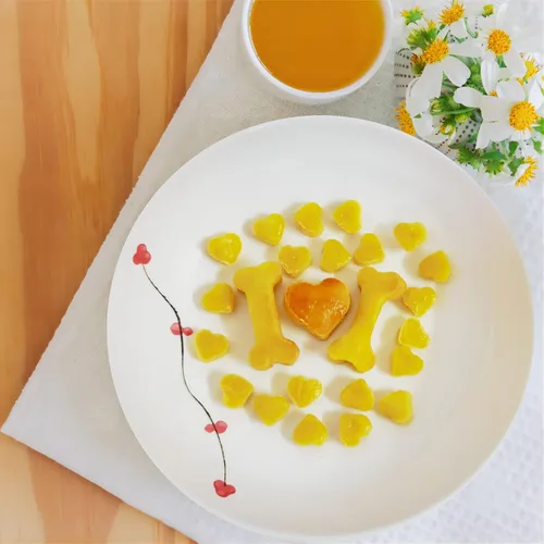 Vista 4 de Moldes de silicona con forma de corazón para gomitas, dulces, chocolate, pequeños moldes caseros con raspador (1 unidad de corazón)