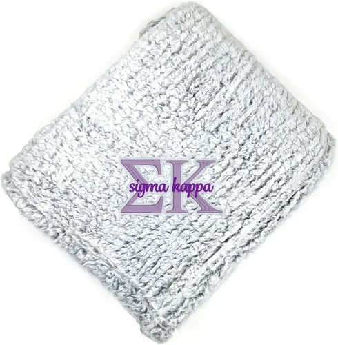 Vista 3 de Go Greek Chic Alpha Chi Omega - Manta de sherpa bordada (azul marino)