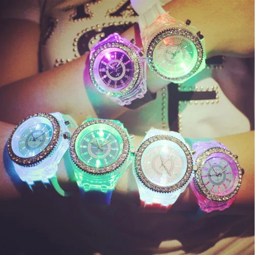 Vista 2 de Reloj de silicona Bling LED Luminoso Luces Coloridas Relojes Deportivos Reloj de Pulsera para Niñas Niños Negro