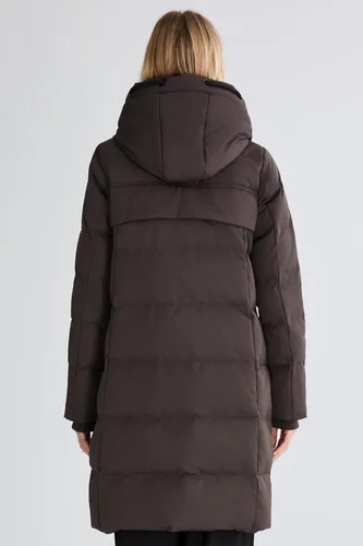 Vista 2 de Orolay - Chaqueta de invierno gruesa con capucha para mujer, tipo parka, acolchada, de plumón, con bolsillos Marrón