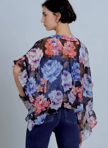 Vista 4 de McCall's M8000ZZ - Cárdigan holgado para mujer, patrones de costura, tallas 4-14, color blanco