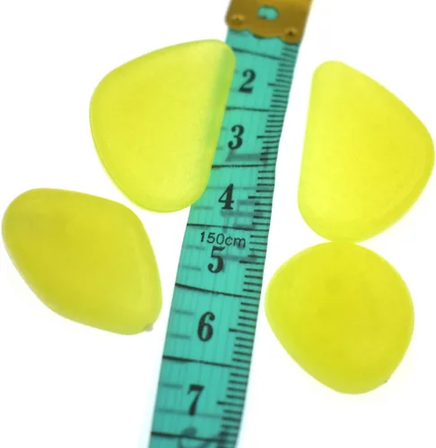 Vista 3 de QTTLLI 450 piedras brillantes que brillan en la oscuridad, piedras decorativas para jardín, camino, pasarela, patio, pecera, color amarillo