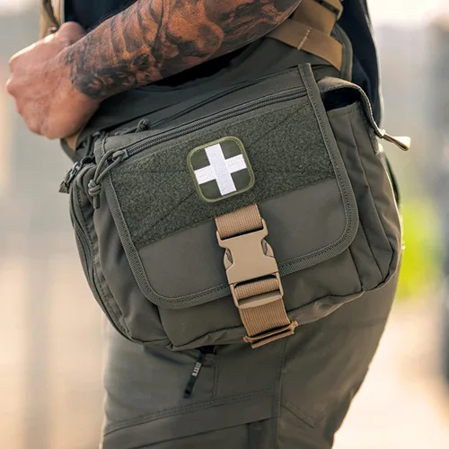 Vista 5 de LIVANS Medic Cross Moral Patch, parche de primeros auxilios de cruz blanca Verde militar (bordado) - 2 paquetes