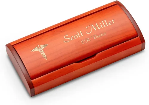 Vista 2 de Executive Gift Shoppe Bolígrafo personalizado con corte de diamante con caja de madera para médicos con grabado personalizado