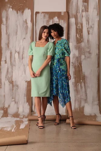 Vista 4 de Maggy London Vestido de crepé de manga corta para mujer