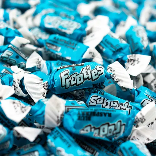 Vista 5 de Tootsie Roll Frooties - Caramelos masticables de frambuesa azul, 38.8 onzas (paquete de 2)