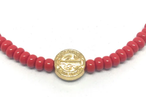 Vista 3 de Chavarrieta Pulsera Roja de hilo de San Benito Roja de hilo de San Benito Cuentas de cristal