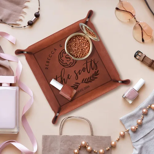 Vista 5 de Regalos personalizados para parejas, bandeja de cuero grabada con nombre y fecha, regalos para aniversario, regalos de inauguración de la casa