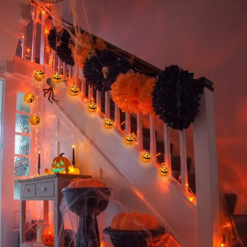 Vista 7 de Luces de calabaza de Halloween para exteriores, 2.6 m enchufables, luces de cadena naranjas para decoración de Halloween con 10 luces LED de Jack O