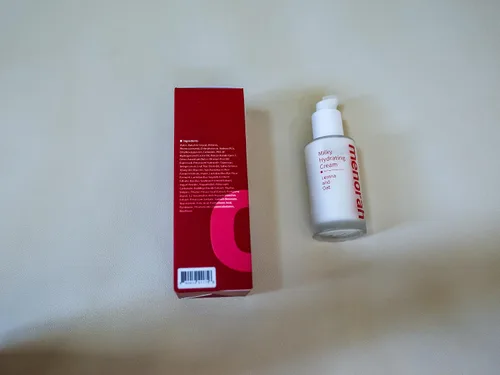Vista 7 de menorah Crema hidratante lechosa con leña y avena – Loción facial ultraligera, calmante e hidratante para pieles sensibles y secas, hidratación
