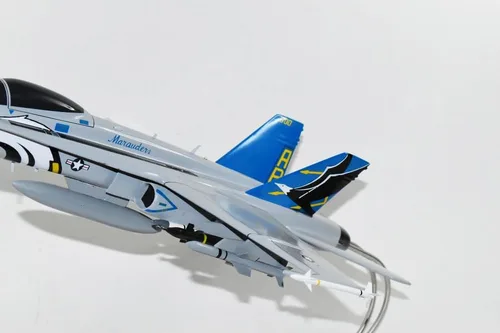 Vista 4 de VFA-82 Marauders USS Enterprise (2004) Modelo F/A-18C, Azul marino, escala 1/37 (18"), Caoba