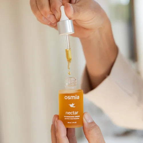 Vista 4 de Osmia Skincare - Gotas nutritivas de néctar natural Calabaza, tuna espinosa, semillas de rosa mosqueta + aceites de cártamo, fortalecer, suavizar