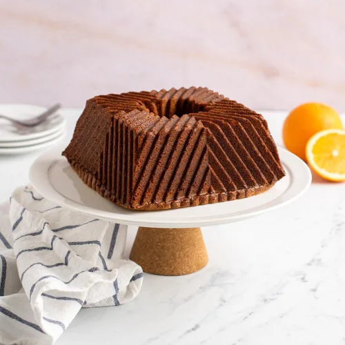 Vista 4 de Nordic Ware Bundt Sartén cuadrada, capacidad de 10 tazas, grafito